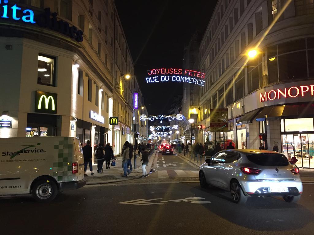 Tour Eiffel Rent Lägenhet Paris Exteriör bild